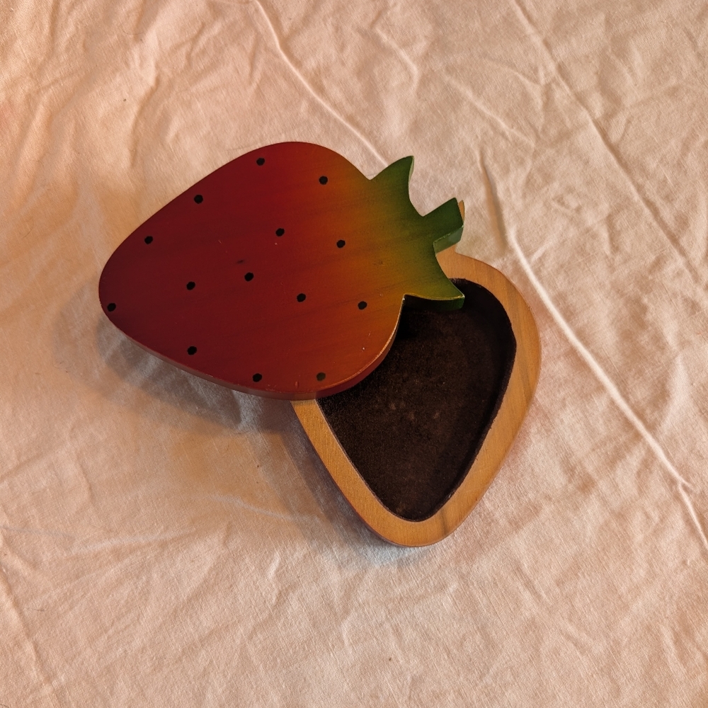 2/20$ Vintage Strawberry Wooden Box - Red and Green